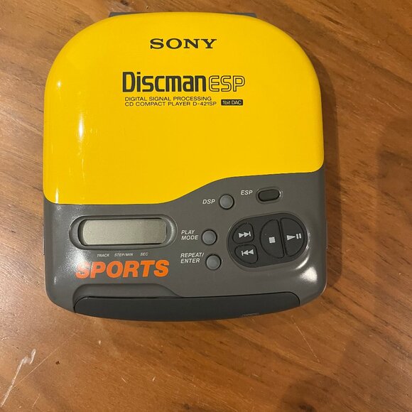 Sony Discman ESP CD Player SPORTS Yellow D-421SP (Working Condition) - Picture 1 of 4
